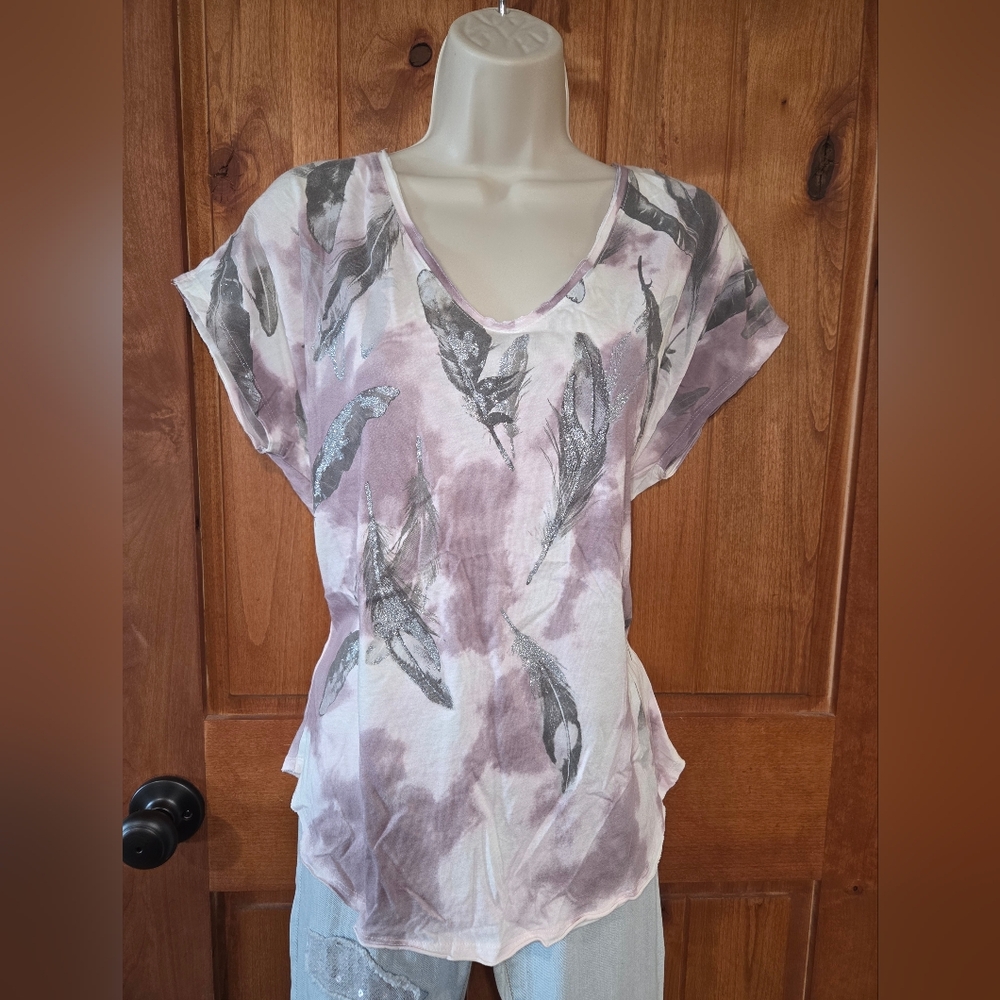 Rock &‎ Republic Feather Print V-Neck Tee - Lavender and Charcoal